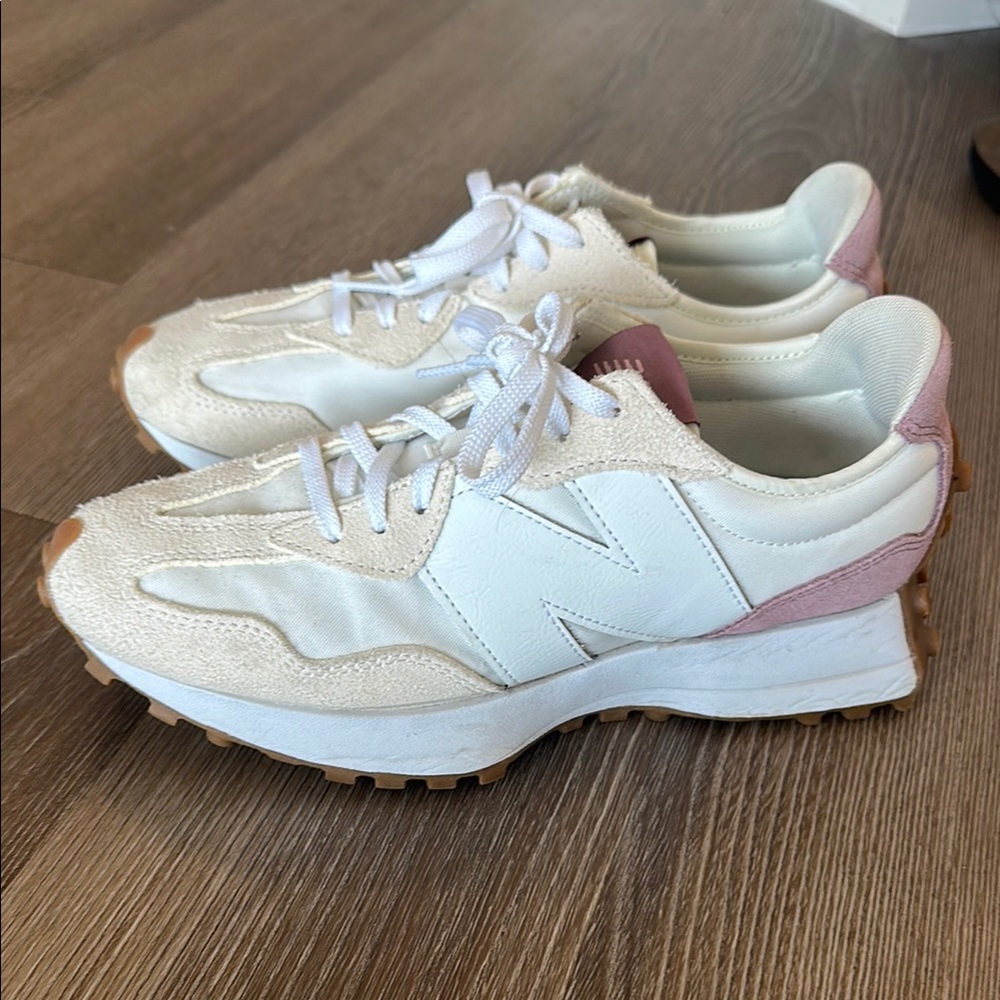 Women's New Balance White and Pink Sneakers, style 327